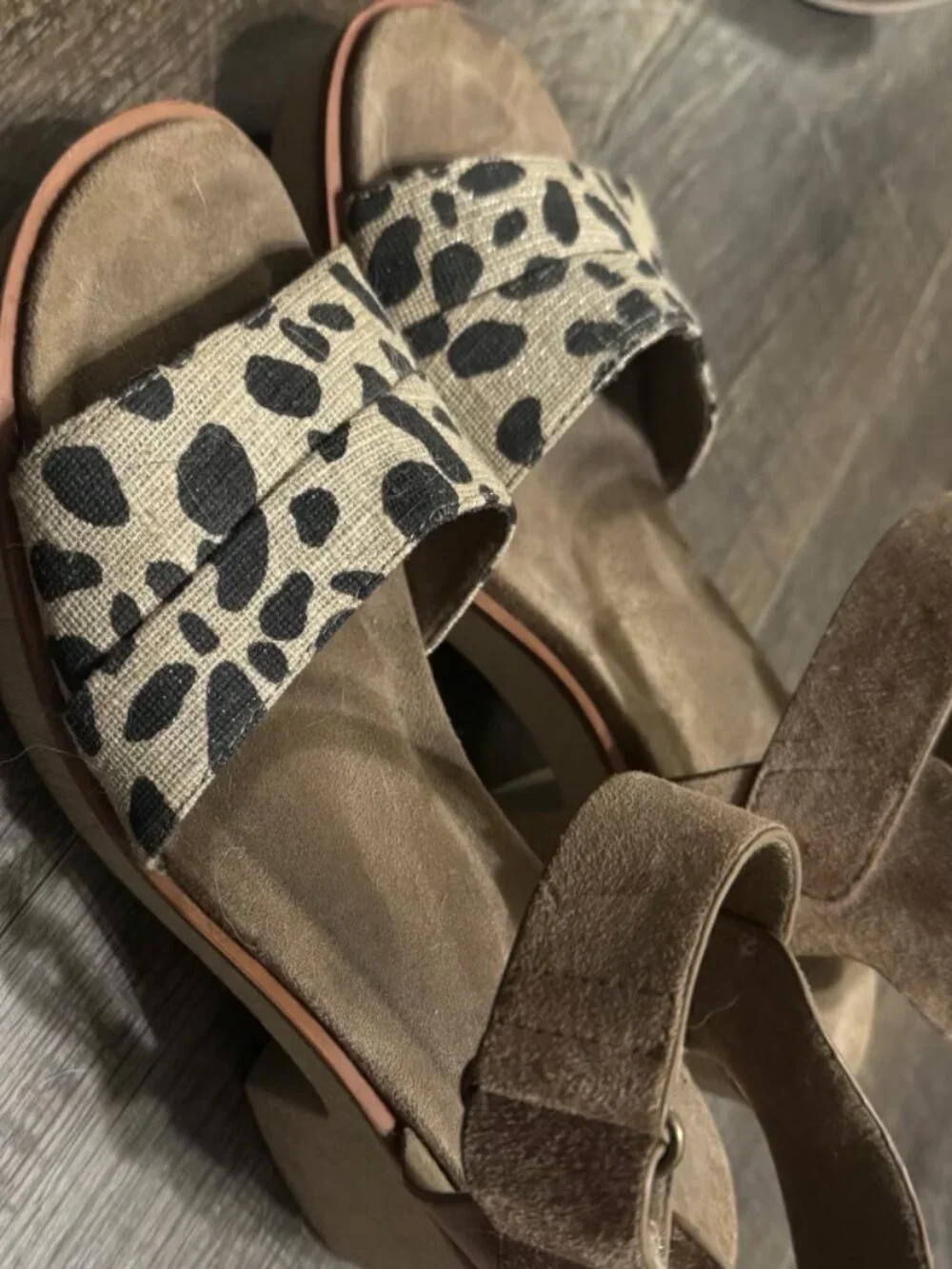 Pierre Duma size 9 leopard wedge
